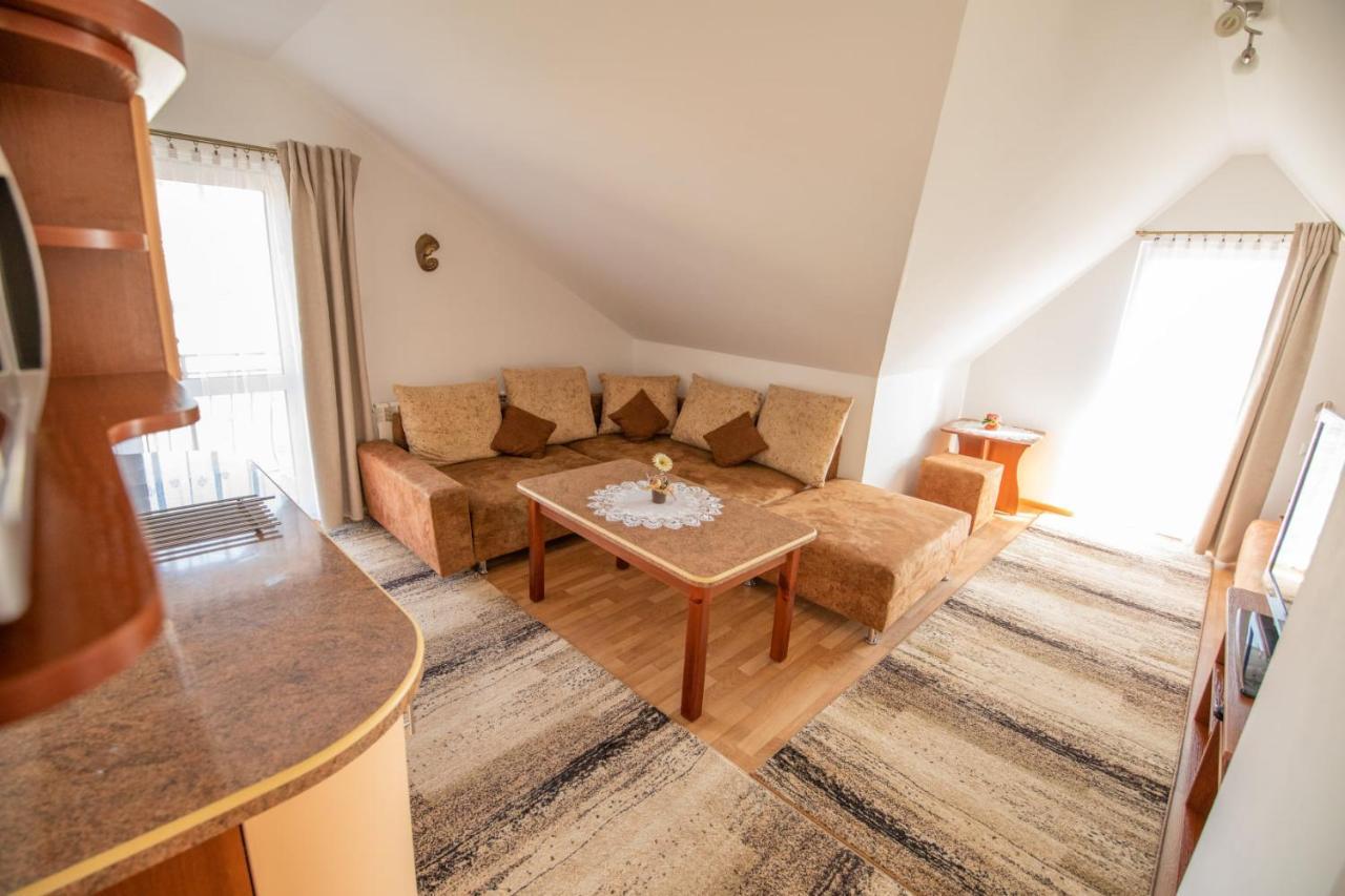 Pokoje I Apartament U Lucyny Czarna Góra Rum bild
